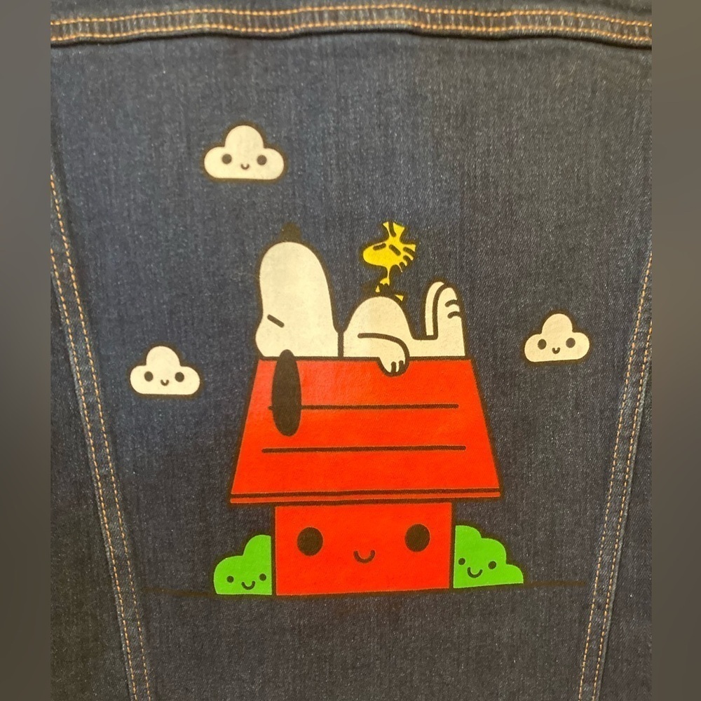 PEANUTS Snoopy Jean Trucker Jacket Button Front Denim Blue Size Large - Picture 4 of 10